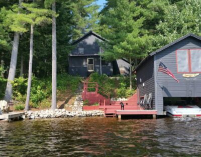 Great Cottage directly on Brantingham lake Shore